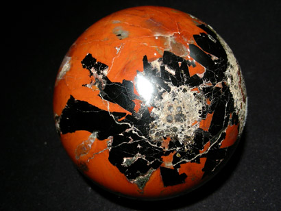 QUARTZ ROUGE ET ILVAITE