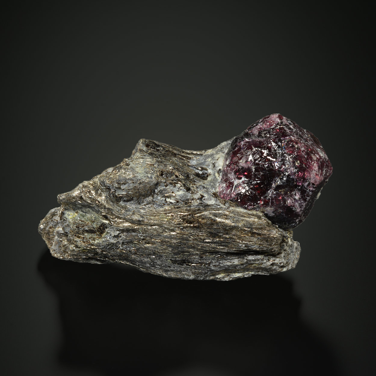 Grenat Almandin Sur Mica